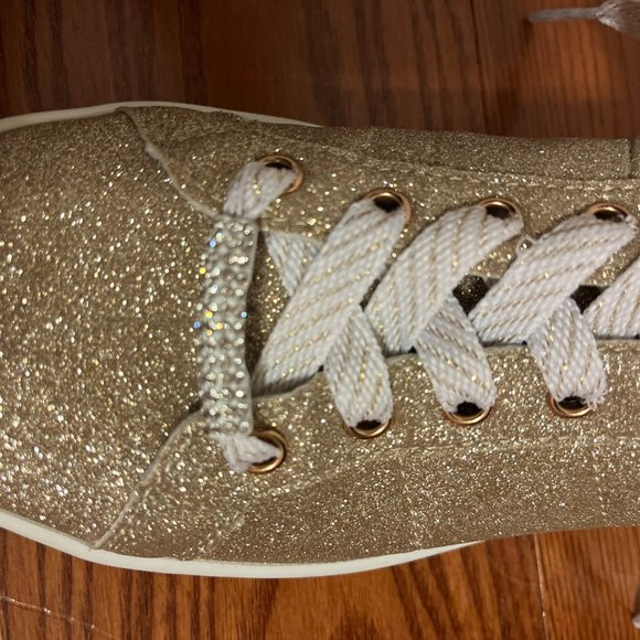Adorable sparkly gold Skechers , hardly worn - Picture 5 of 14